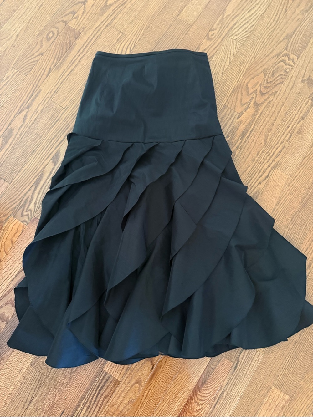 Tadashi Shoji Stretch taffeta skirt black silk ruffle- Women size 8